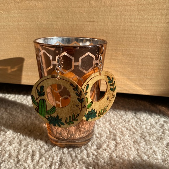 Wood Burned Earrings - Picture 1 of 6